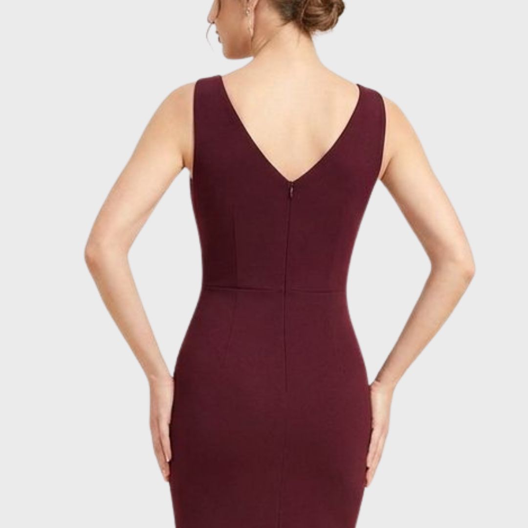 Vinröd Maxiklänning med Volang – Elegant V-ringning